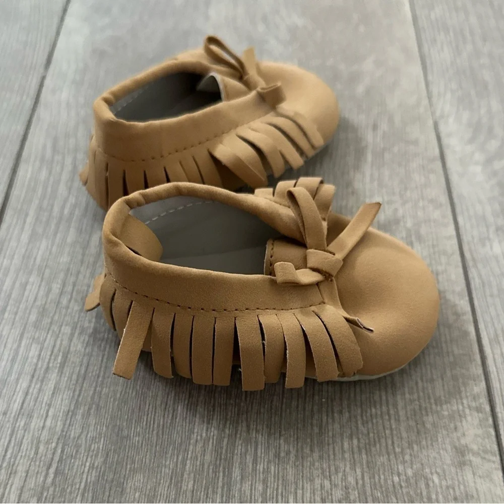 old navy tan moccasin booties baby girl 0-3 months never worn